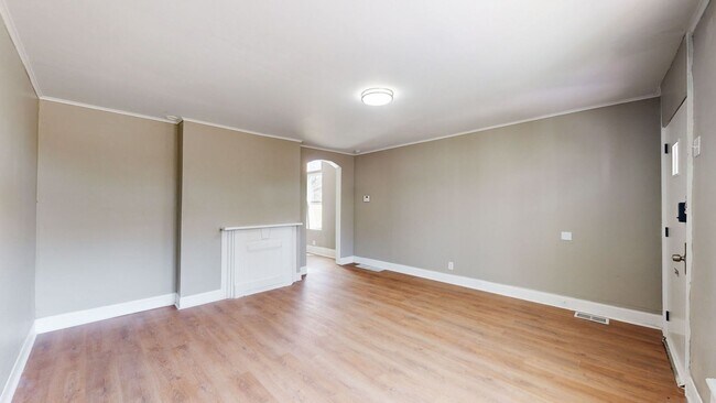 Building Photo - HOUSE FOR RENT