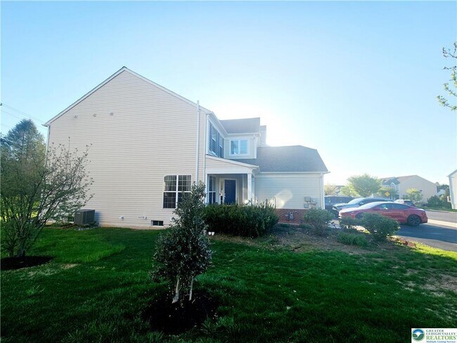 Foto del edificio - 8668 Mayfair Ct