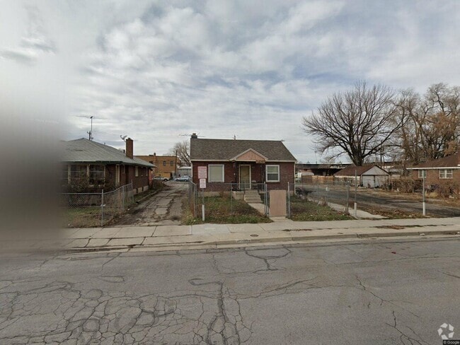 Building Photo - 1406 S Major St