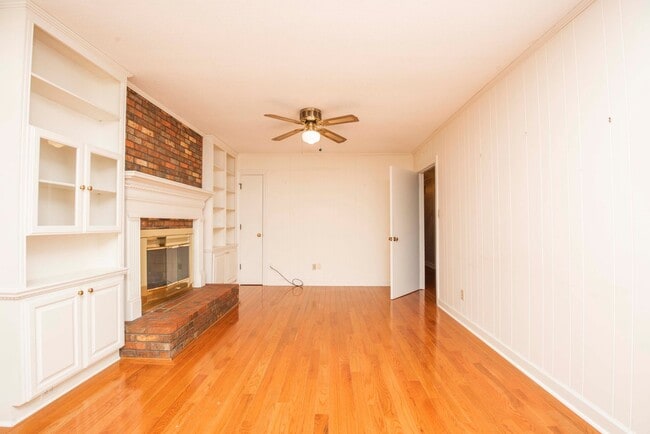Foto del edificio - Halls 37938 - 4 bedroom, bath home with 4 garage spaces - Call Susan Niedergeses 865-300-4722