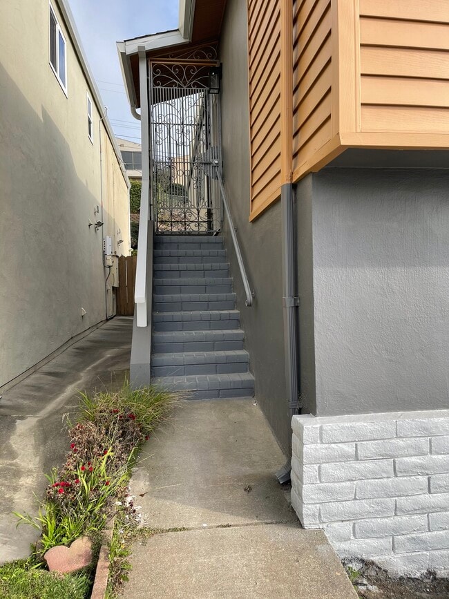 Building Photo - 85 Longview Dr