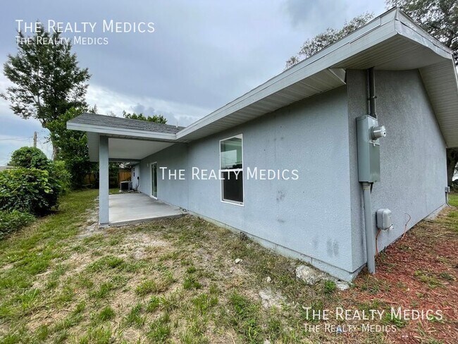 Building Photo - 1708 Providence Blvd