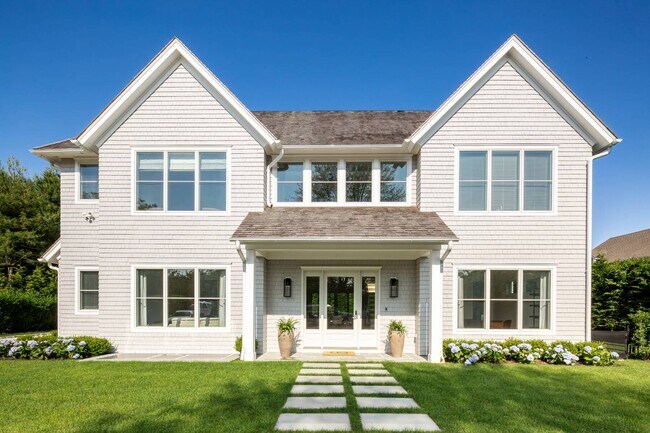 Foto del edificio - 82 Halsey Ln