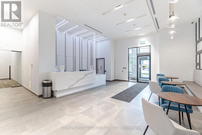 Photo du bâtiment - 681 Yonge St