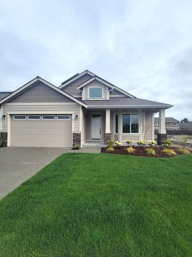 Foto principal - Newer 2 bedroom home + den