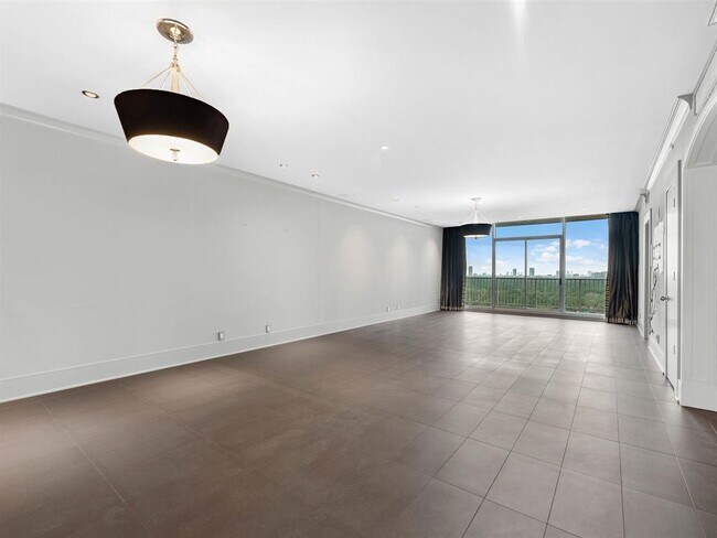 Foto del edificio - 121 N Post Oak Ln