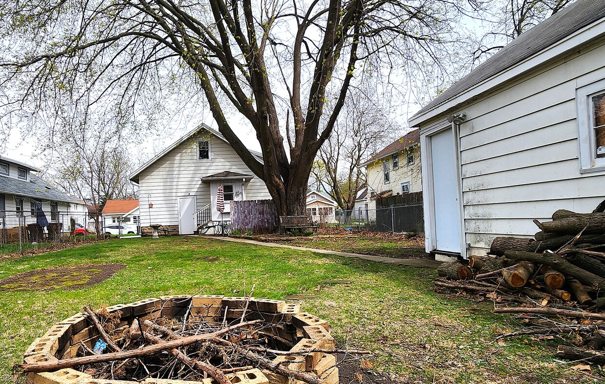 Building Photo - 1804 Latham St