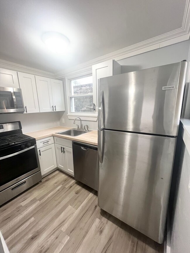 Building Photo - Nice Two Bedroom House in Mount Oliver- St...