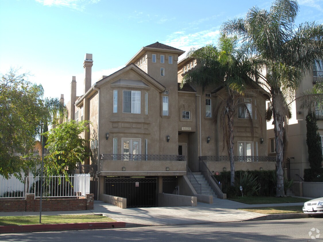 Primary Photo - 12242 Moorpark St