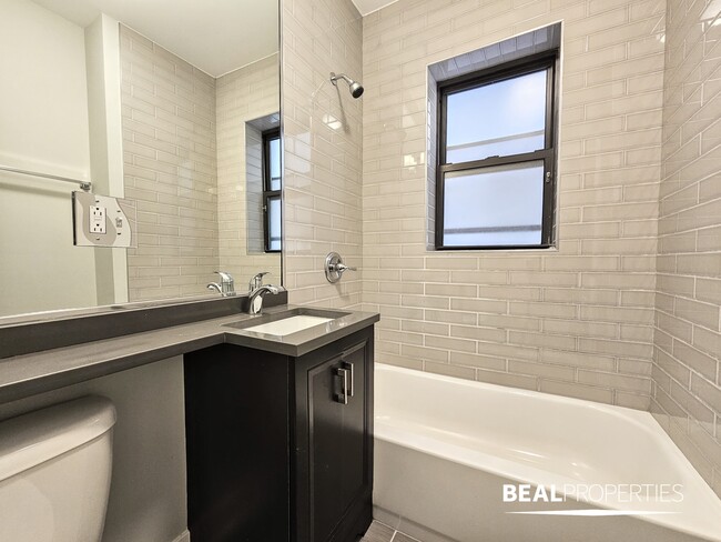Foto del edificio - 711 W Brompton Ave
