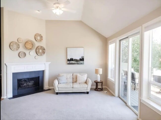 Building Photo - Luxury Four Bedroom Home in West Linn w/ Stunning Views!