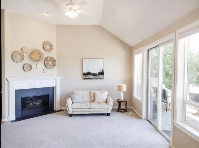 Foto del edificio - Luxury Four Bedroom Home in West Linn w/ Stunning Views!