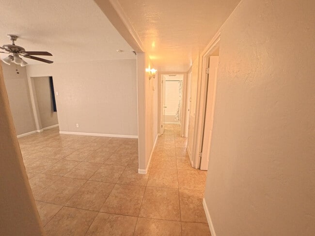 Foto del edificio - 449 E University Dr