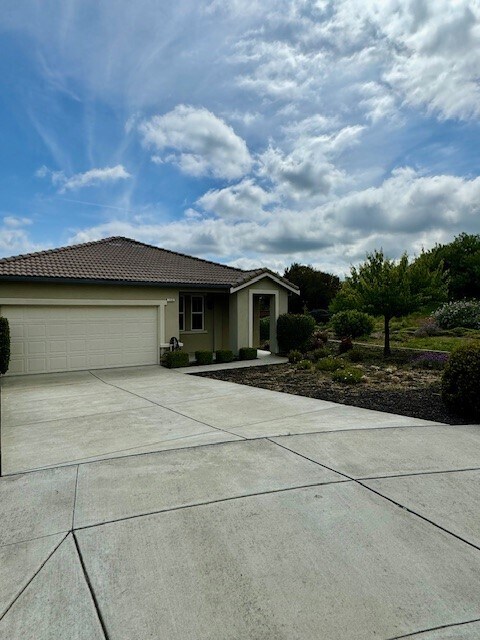 Primary Photo - 150 Savona Way
