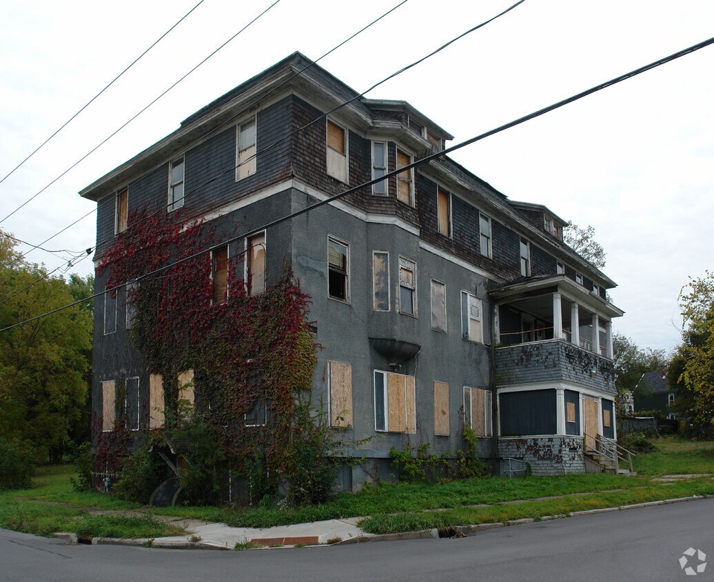 Primary Photo - 101 Mathews Ave