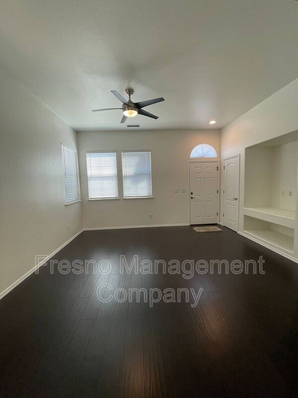 Foto del edificio - 4020 W Peach Tree Ln