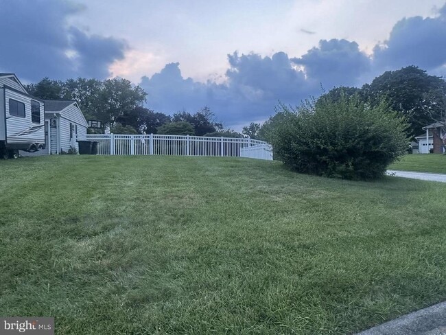Building Photo - 600 Lancelot Ln