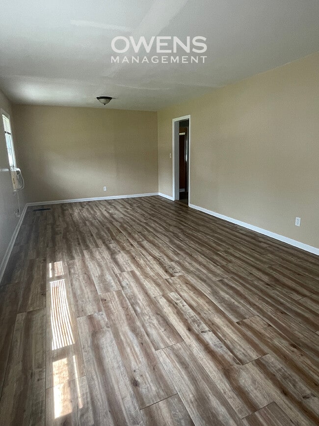 Building Photo - 2067 Rosebud Rd