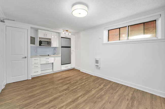 Building Photo - 40 Beaty Av