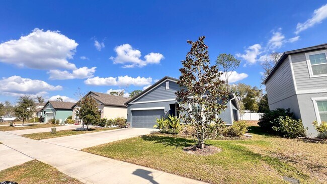 Foto del edificio - Charming 3-Bedroom Home in Deland – Pet-Fr...