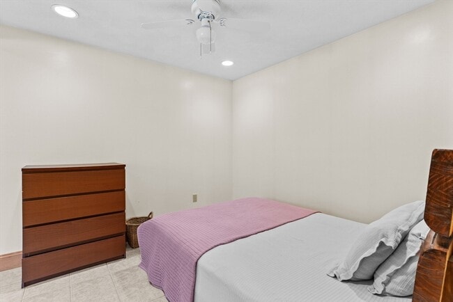 Foto del edificio - 27 Ridge Hill Ave