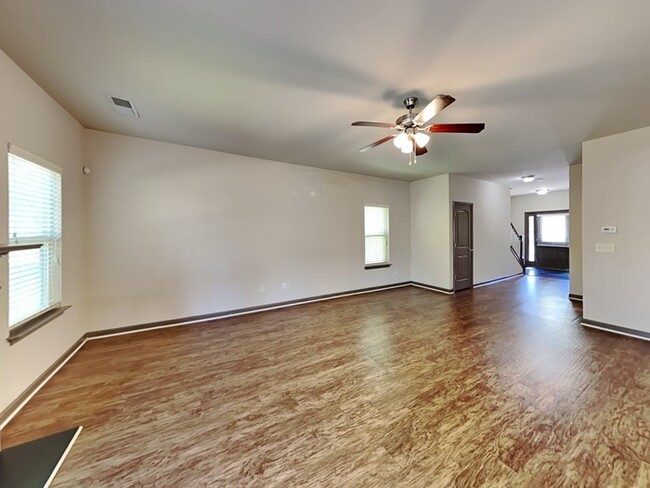 Building Photo - $500 off Rent! Nice 4 Bedroom Home located...