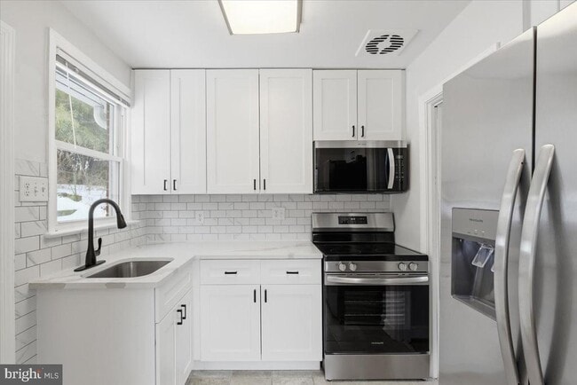 Building Photo - 9704 Lorain Ave