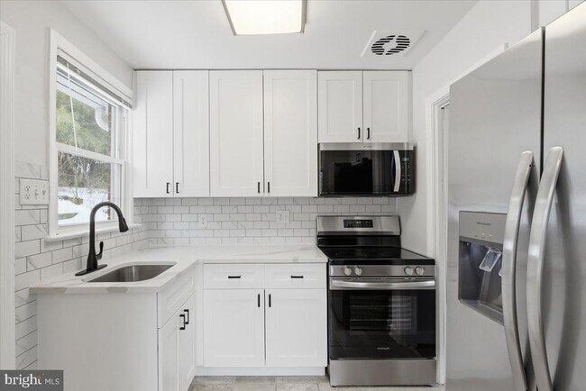 Foto del edificio - 9704 Lorain Ave