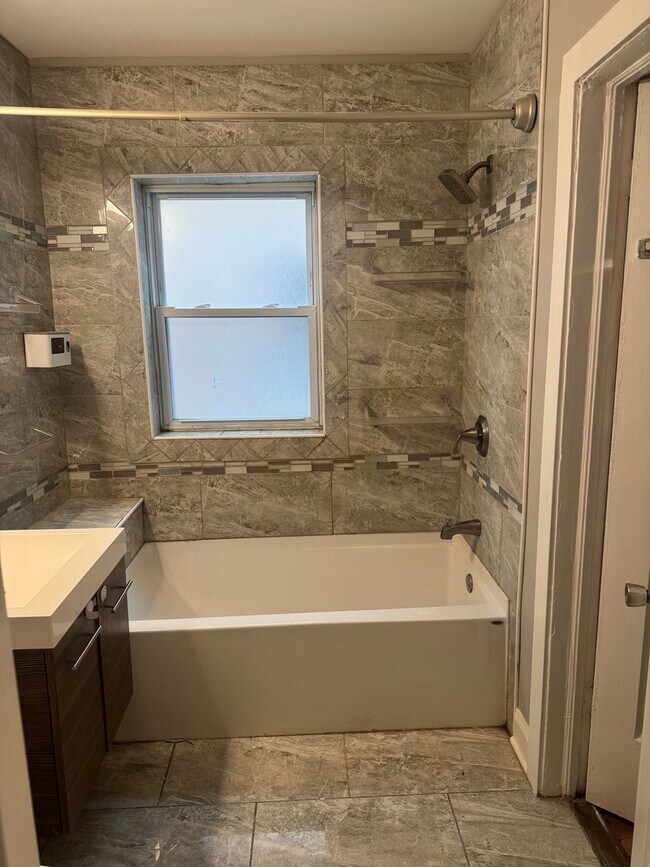 Building Photo - 6829 S Cornell Ave