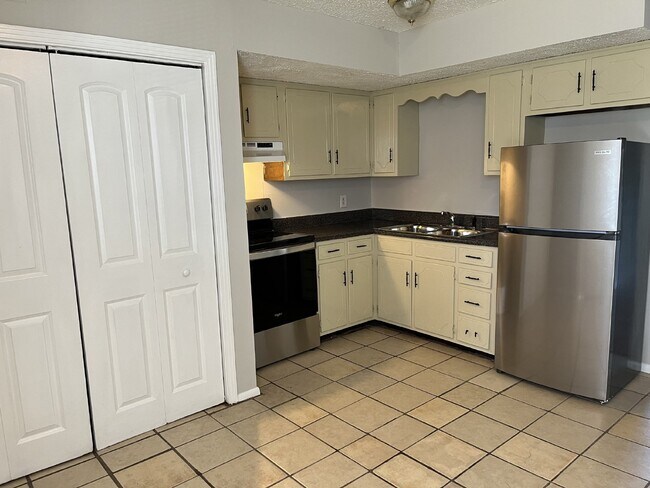 Foto del edificio - " 2-Bed Duplex on Delaware Street: Cozy Na...