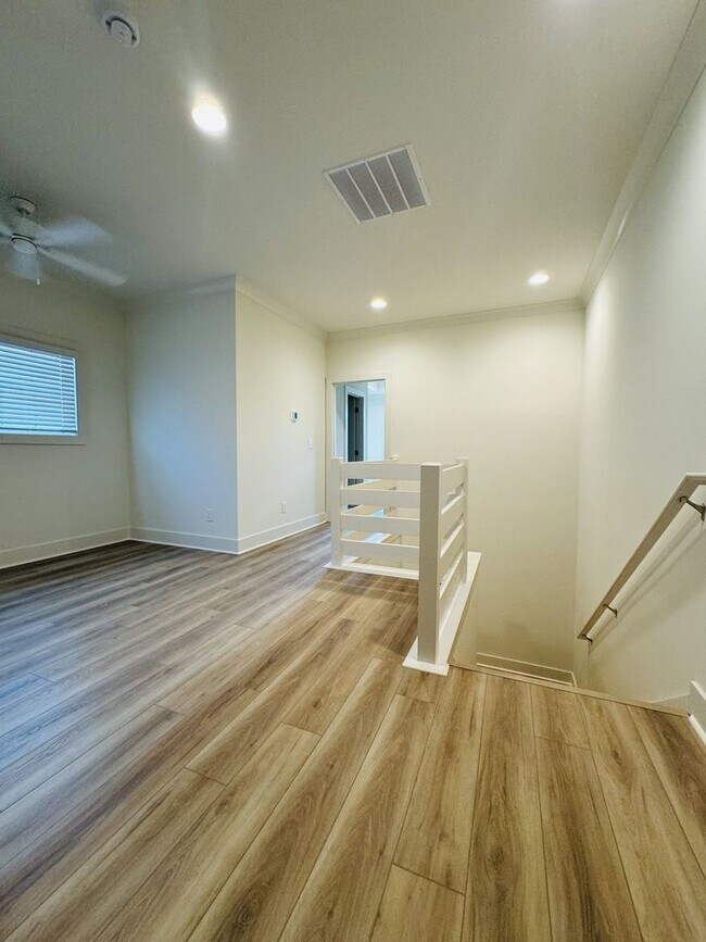 Foto del edificio - Runningvine Lane Townhome for July 2026!