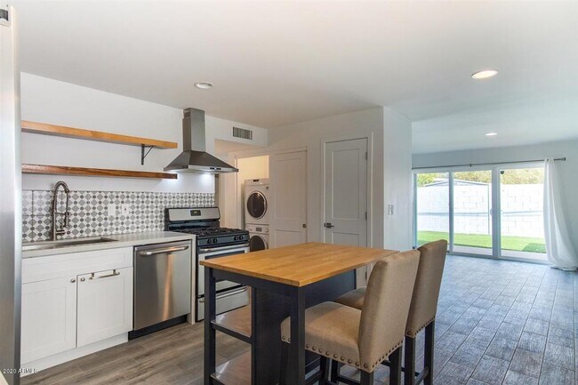 Foto del edificio - 3140 E Glenrosa Ave