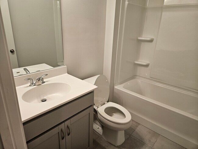 Building Photo - 1193 Skylar Ter SE