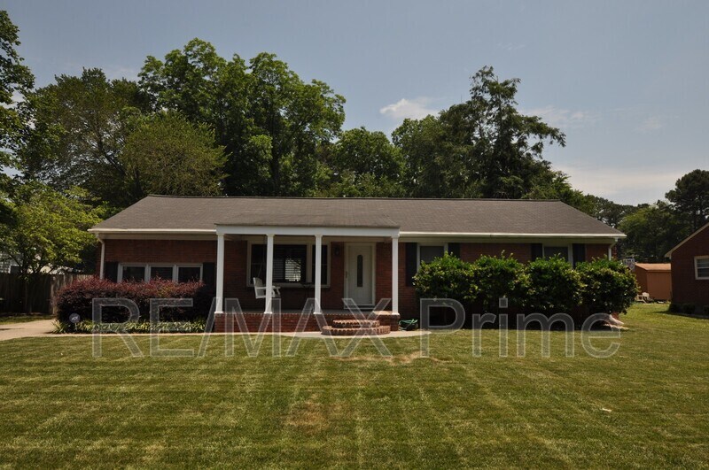 Primary Photo - 104 McCosh Dr