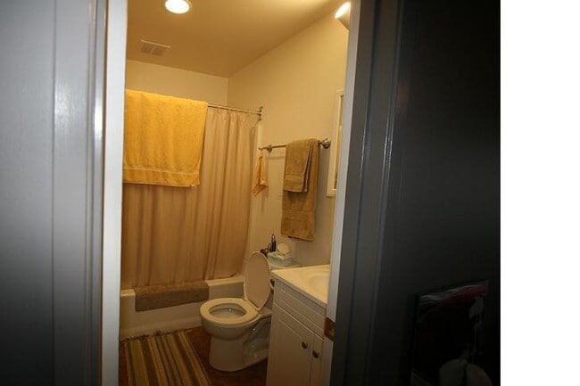 Building Photo - Large Studio close to DTLA, Pasadena, Glen...