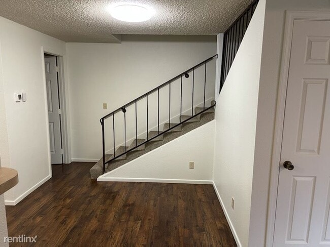 Building Photo - 3 br, 2.5 bath 4plex - 4276 Meadowbrook Co...