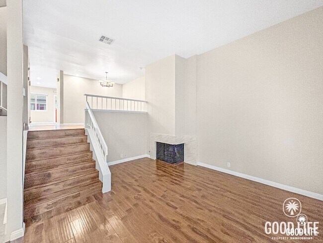 Foto del edificio - Beautiful 3B/2.5BA W/ Attached 2 Car Garage, A/C, & W/D in La Jolla!