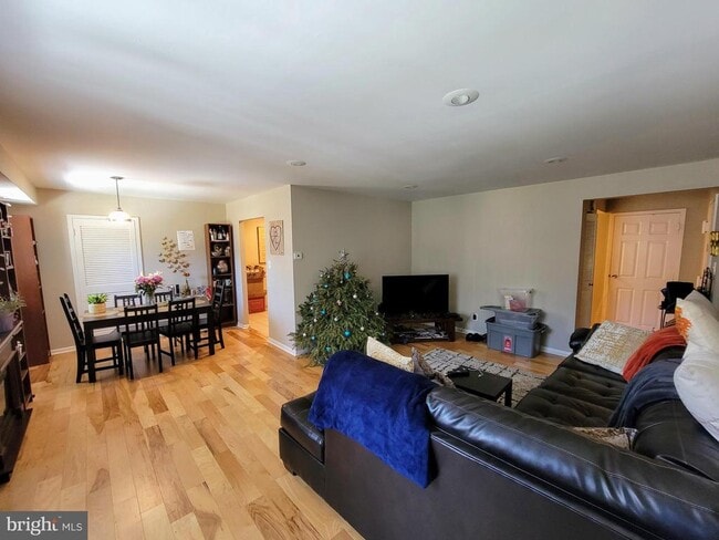 Building Photo - 4000 Gypsy Ln