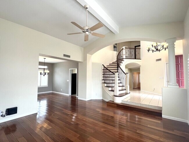 Foto del edificio - Tucked into the hills of South Mountain be...