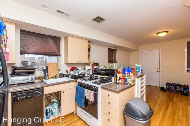 Foto del edificio - 1657 N Maplewood Ave