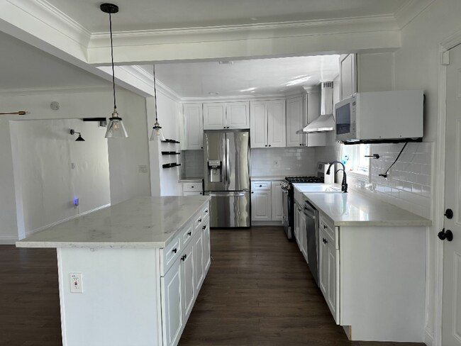 Building Photo - 9802 Crenshaw Blvd