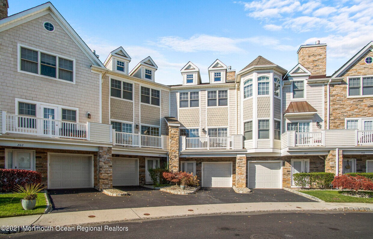 Primary Photo - 204 Villa Dr
