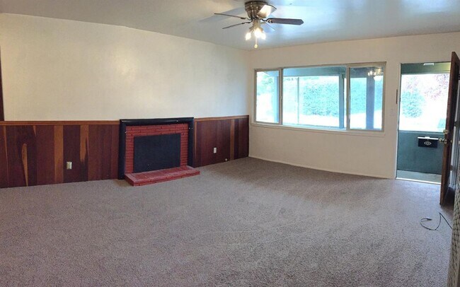 Building Photo - 1475 Stromberg