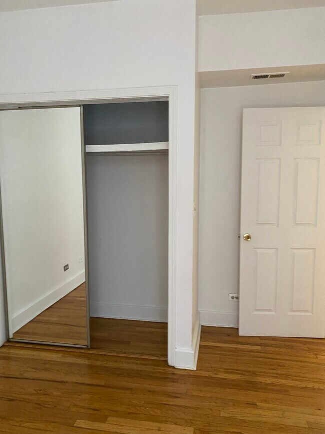 Bedroom Closet - 4930 N Kedzie Ave