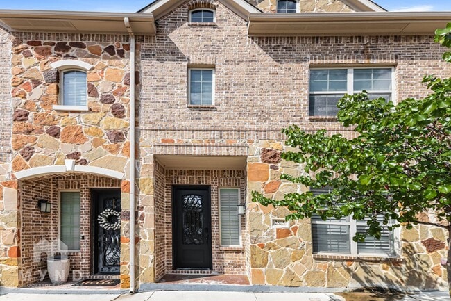 Building Photo - 2805 Lindale Dr