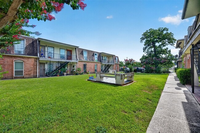 Building Photo - 1220 Shadowdale Dr
