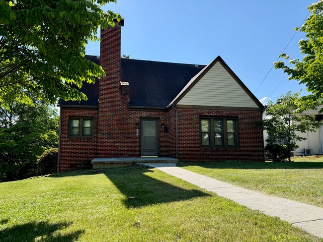 Building Photo - 392 Bidwell St