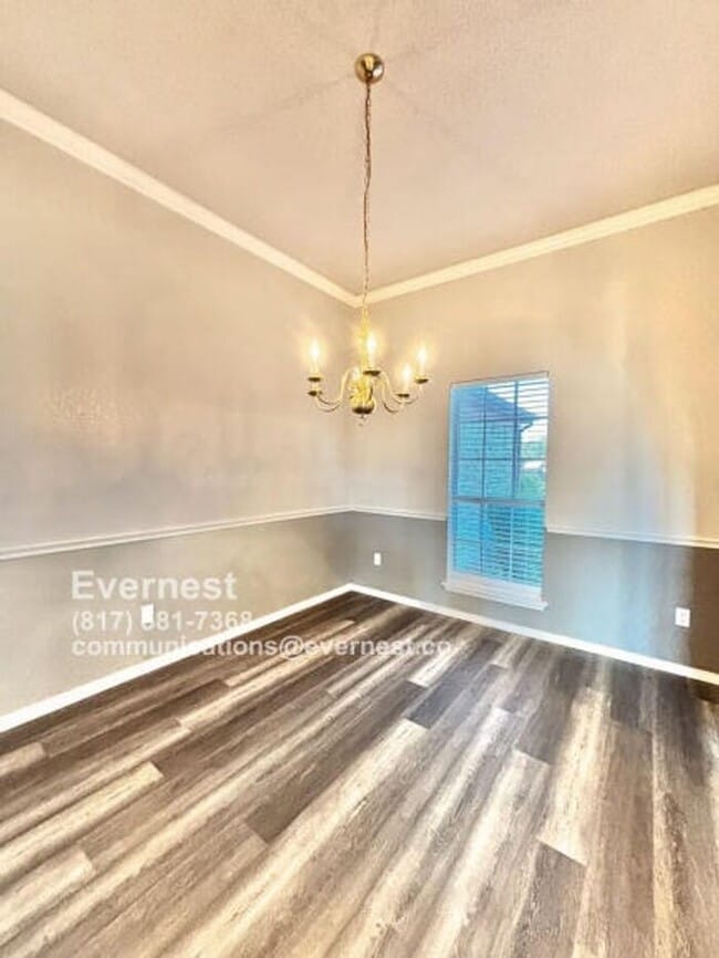 Building Photo - Spacious 3-Bedroom Home with Fenced Yard a...