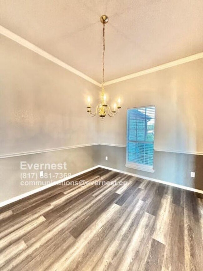 Foto del edificio - Spacious 3-Bedroom Home with Fenced Yard a...