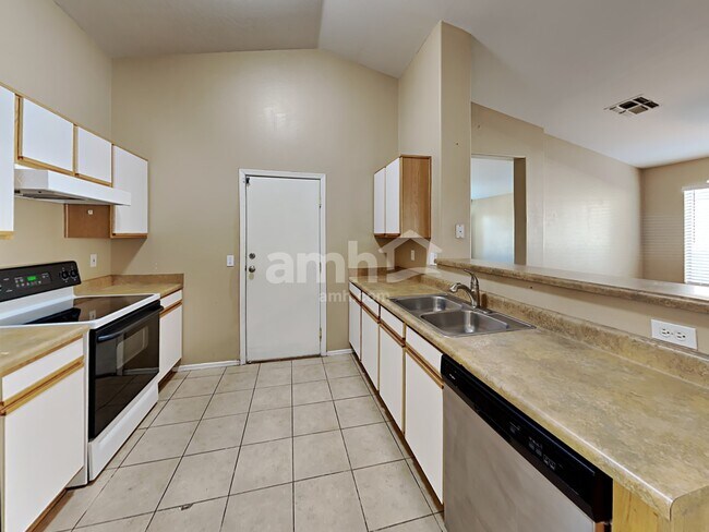 Foto del edificio - 15820 W Jefferson St